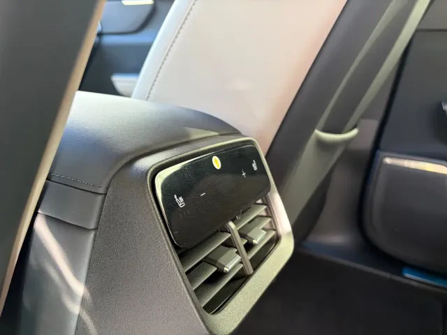 Volvo XC70 Plug-in Hybrid — Фото автомобиля 13