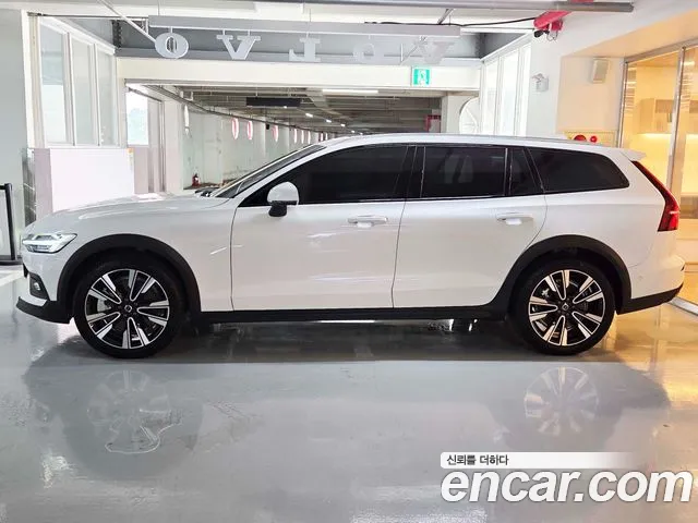Volvo V60 — Фото автомобиля 19
