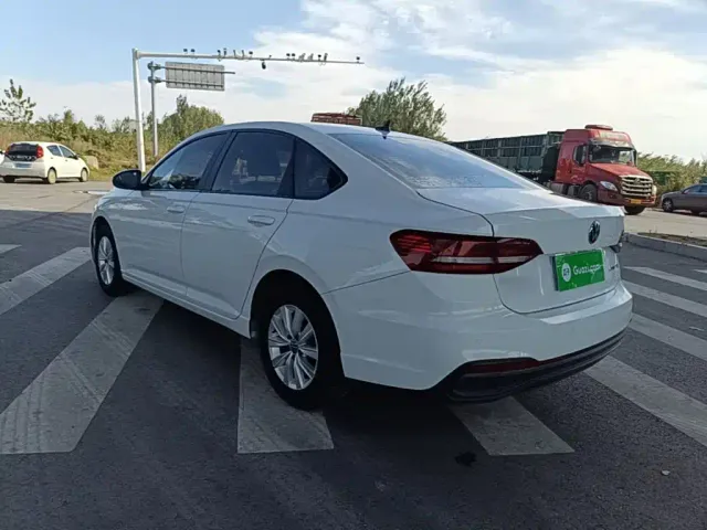 Volkswagen Lavida — Фото автомобиля 4