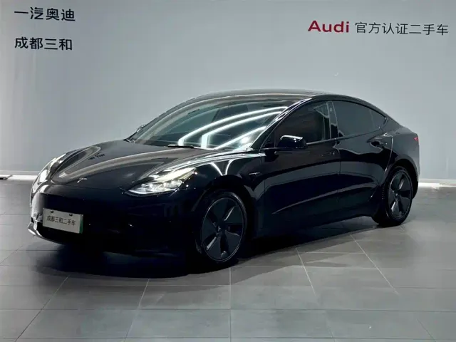 Фотография автомобиля — Tesla Model 3