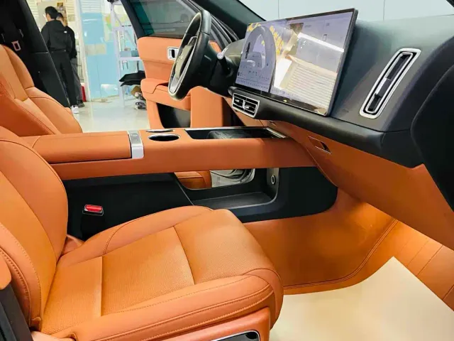 Li Auto L7 — Фото автомобиля 11