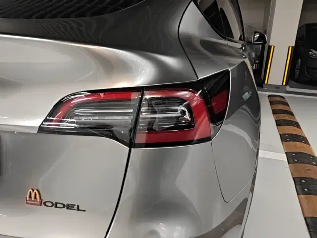 Tesla Model Y — Фото автомобиля 7