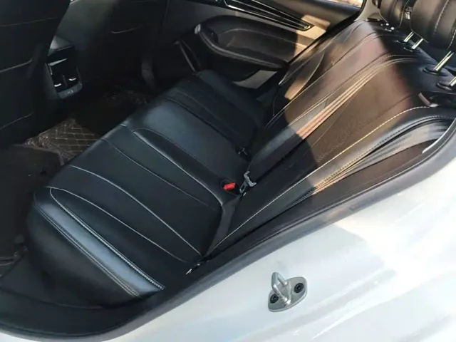 Roewe i5 — Фото автомобиля 16