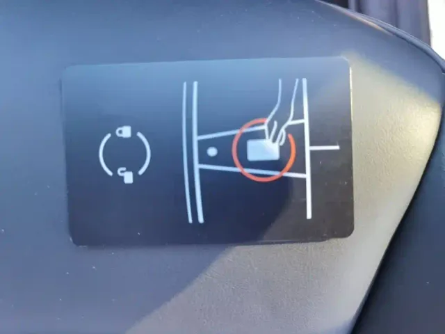 Tesla Model Y — Фото автомобиля 10