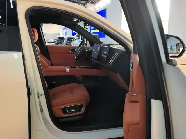 Li Auto L7 — Фото автомобиля 8