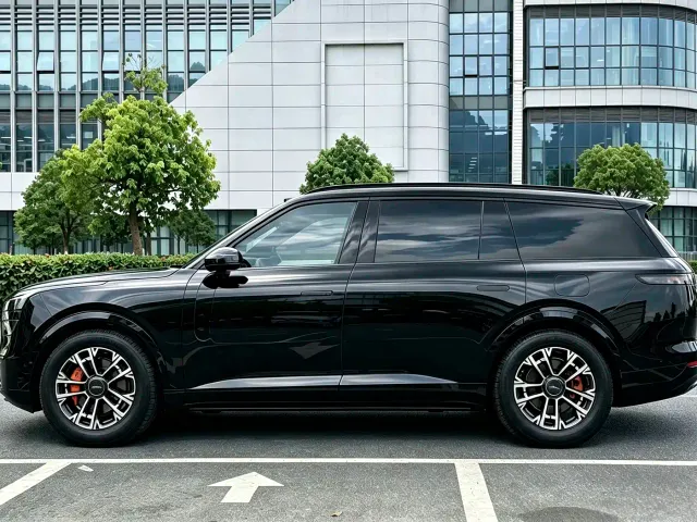 Lynk & Co 900 — Фото автомобиля 8