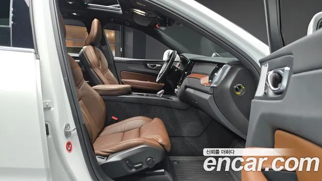 Volvo XC60 2nd Gen — Фото автомобиля 16