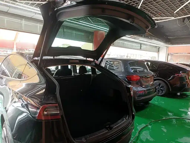 Tesla Model Y — Фото автомобиля 18
