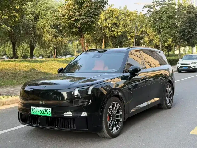 Фотография автомобиля — Lynk & Co 900