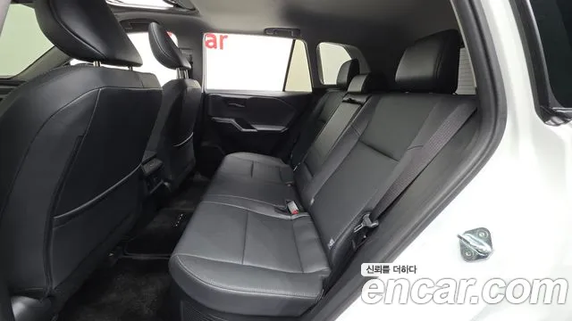 Toyota RAV4 6th Gen — Фото автомобиля 12