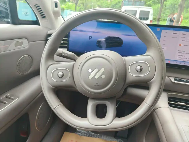IM Motors LS6 — Фото автомобиля 12
