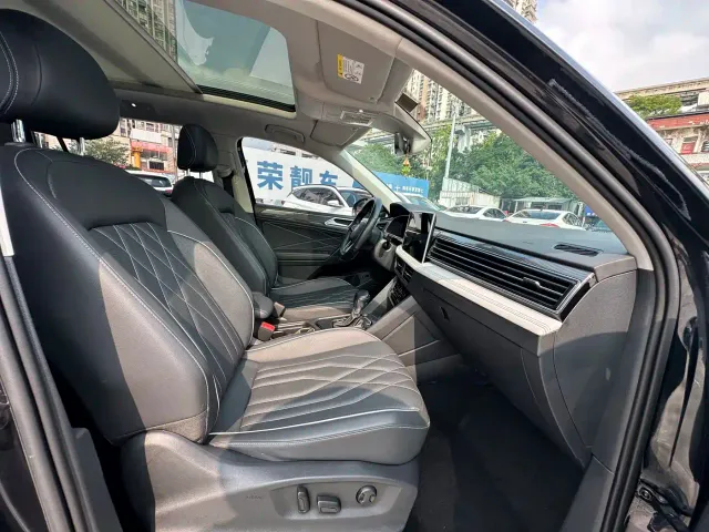 Volkswagen Tiguan L — Фото автомобиля 12