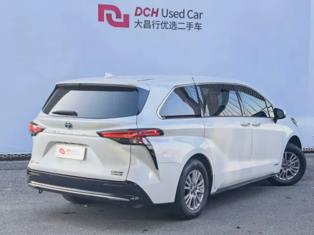 Toyota Sienna — Фото автомобиля 4