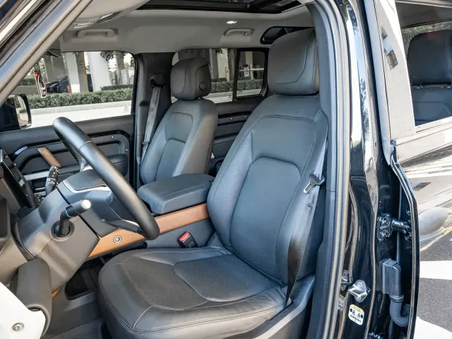 Land Rover Defender — Фото автомобиля 4