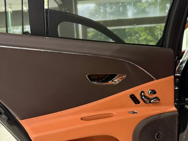 Bentley Flying Spur 2021 4.0T V8 Standard Version — Фото автомобиля 11