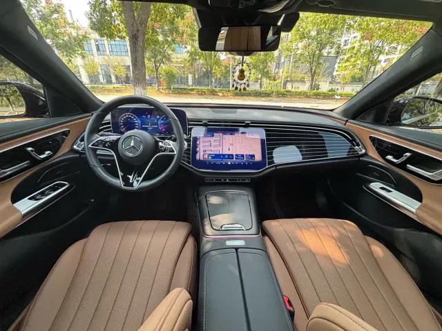 Mercedes-Benz E-Class — Фото автомобиля 10