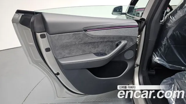 Tesla Model Y — Фото автомобиля 14