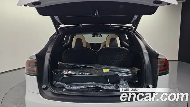Tesla Model X — Фото автомобиля 18