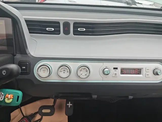 Wuling Hongguang Mini EV — Фото автомобиля 12