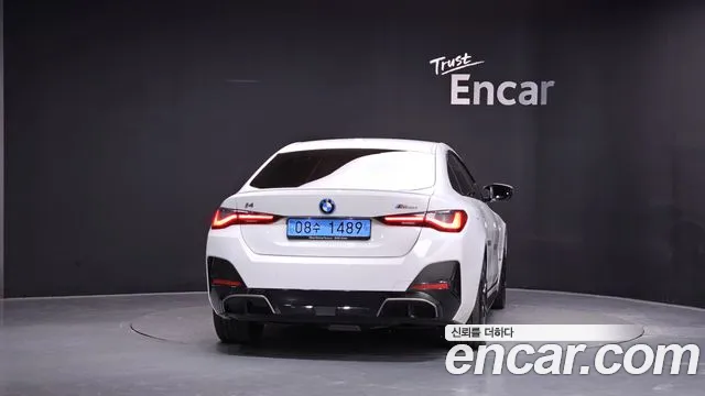BMW i4 — Фото автомобиля 4