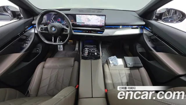 BMW 5 Series G60 — Фото автомобиля 10