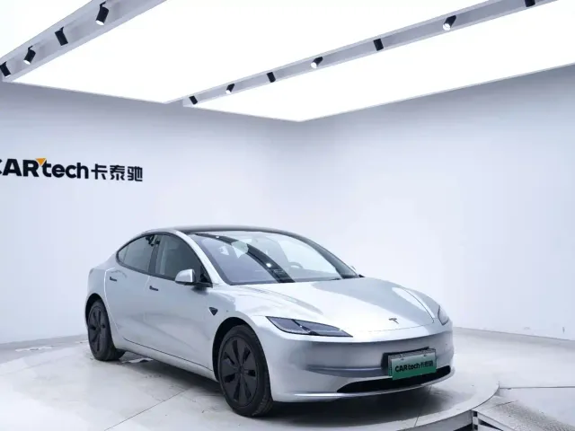 Tesla Model 3 — Фото автомобиля 6