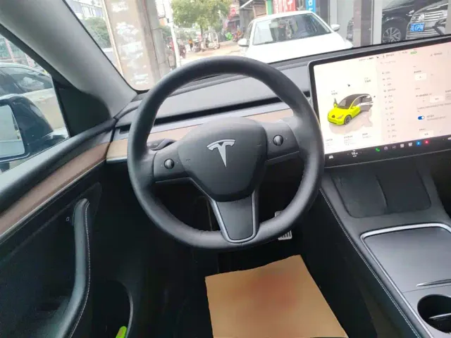 Tesla Model Y — Фото автомобиля 6