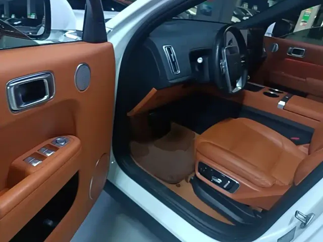 Li Auto L7 — Фото автомобиля 15