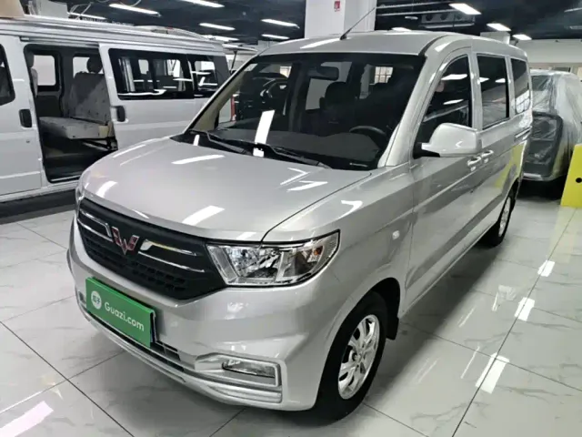 Фотография автомобиля — Wuling Hongguang V