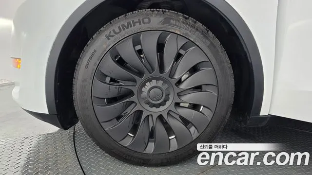 Tesla Model Y — Фото автомобиля 5