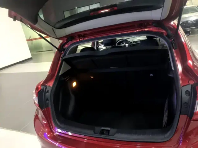 Nissan Tiida — Фото автомобиля 18