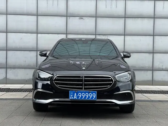 Mercedes-Benz E-Class — Фото автомобиля 2