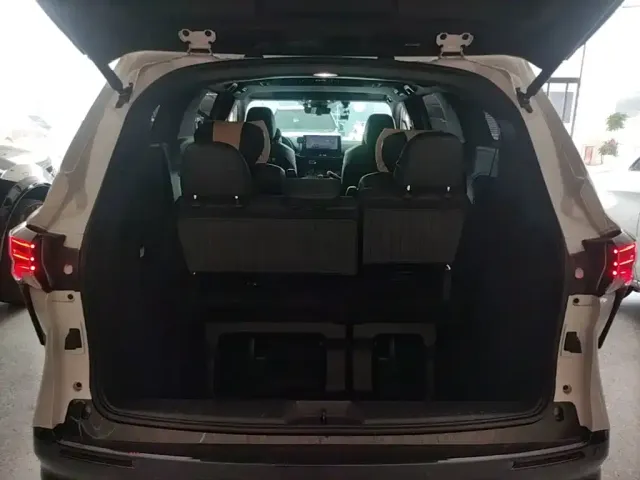 Toyota Sienna — Фото автомобиля 18
