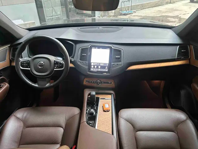 Volvo XC90 — Фото автомобиля 6