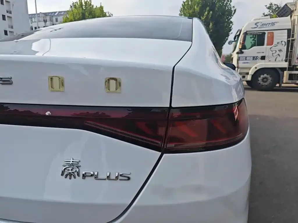 BYD Qin PLUS 2023 Champion Edition DM-i 55KM Leading — Фото автомобиля 7