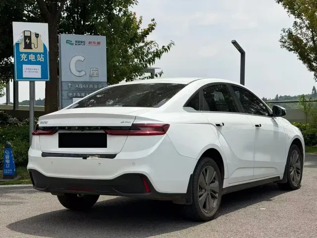 Geely Geometry A — Фото автомобиля 9