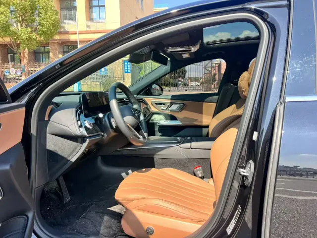 Mercedes-Benz E-Class — Фото автомобиля 4