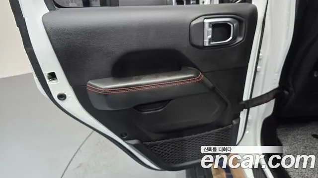 Jeep Wrangler — Фото автомобиля 14