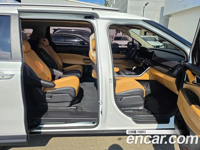 Kia Carnival Generation 4 — Фото автомобиля 12
