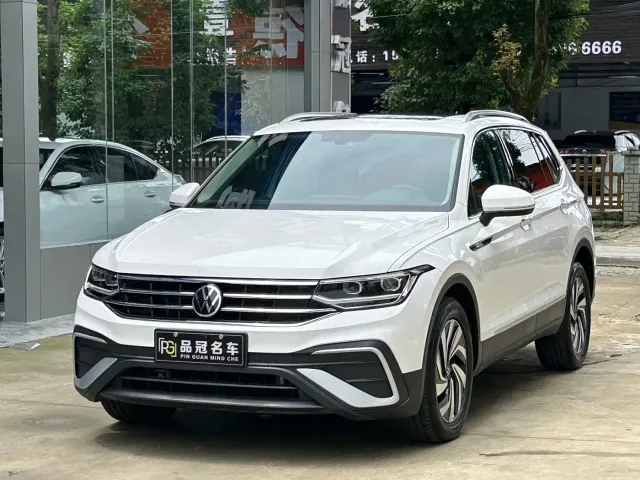 Фотография автомобиля — Volkswagen Tiguan L