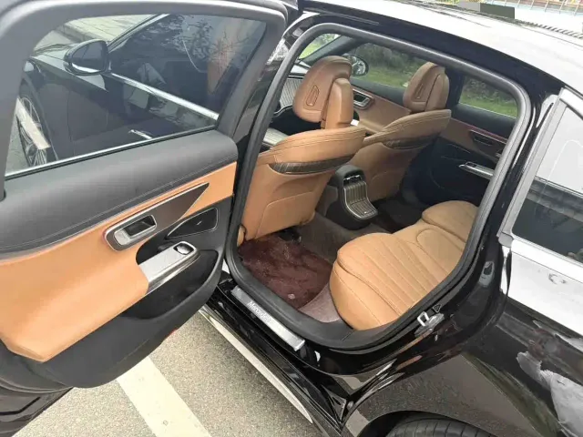 Mercedes-Benz E-Class — Фото автомобиля 6
