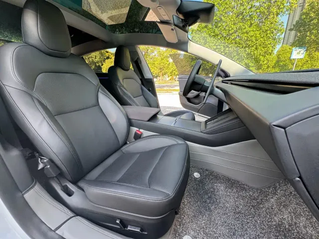 Tesla Model 3 — Фото автомобиля 8