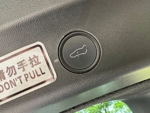 Tesla Model Y — Фото автомобиля 19