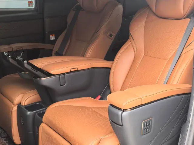 Toyota Vellfire — Фото автомобиля 7
