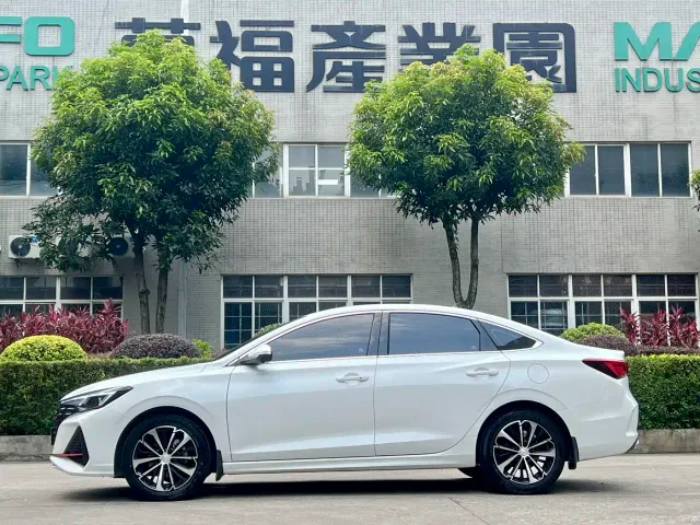 Changan Eado — Фото автомобиля 5