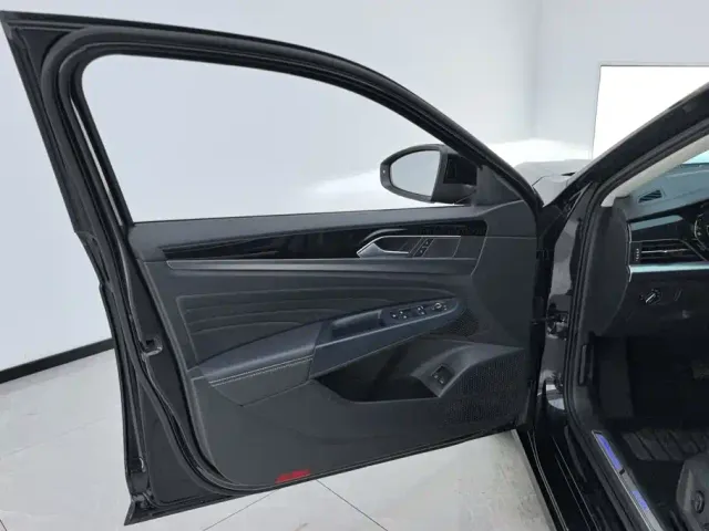 Volkswagen Passat — Фото автомобиля 7
