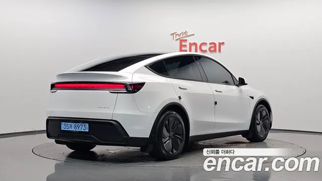 Фотография автомобиля — Tesla Model Y