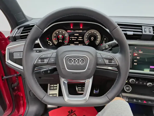 Audi Q3 — Фото автомобиля 14
