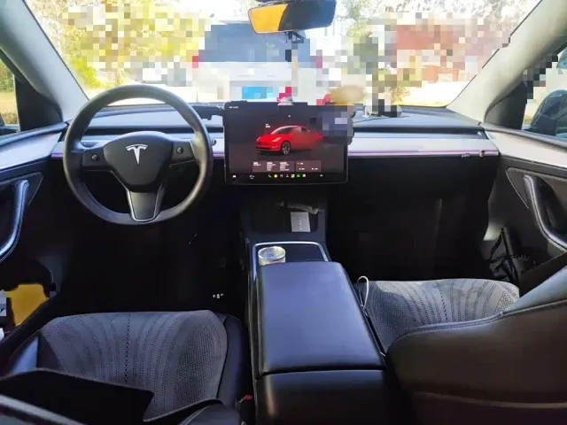 Tesla Model Y — Фото автомобиля 12