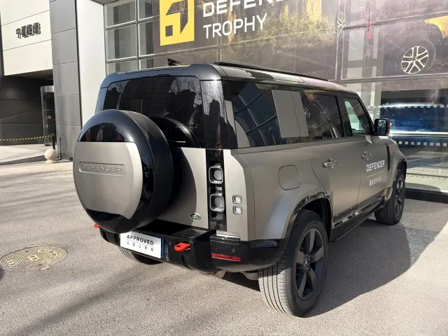 Land Rover Defender — Фото автомобиля 7